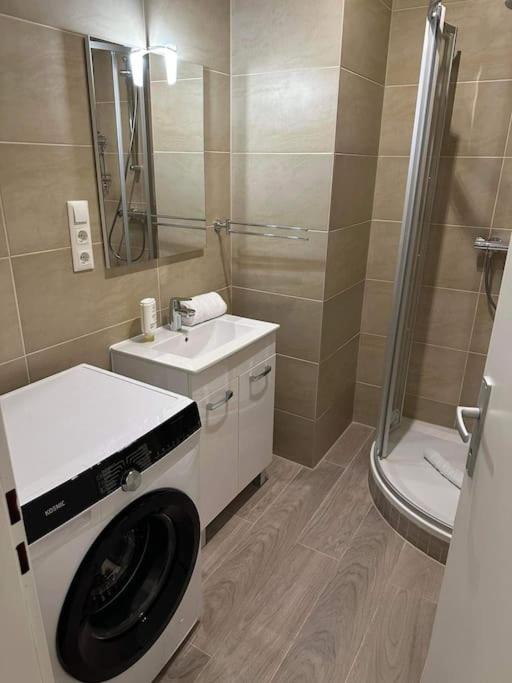 Direkt Bei U1 Apartament